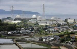 九州電力玄海原発(奥)が立地する佐賀県玄海町=2024年4月