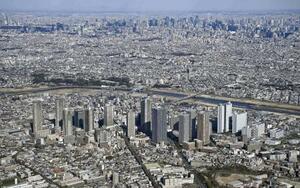 　タワーマンションが立ち並ぶ川崎市の武蔵小杉駅周辺（手前）