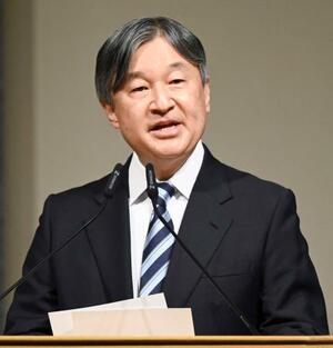 「2025年フォトニクス・電磁波工学研究に関するシンポジウム」の開会式でお言葉を述べられる天皇陛下=6日午後、千葉市の幕張メッセ(代表撮影)