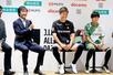 　Ｊリーグのオールスター戦出場選手の発表会に出席した浦和のＧＫ西川（中央）＝１２日、東京都新宿区