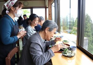 晴れた日には佐渡も望めるビュー京ケ岳のカフェ=上越市清里区