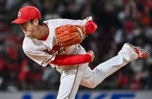 巨人戦に先発し、7回途中2失点で今季初勝利を挙げた広島・森下=マツダ