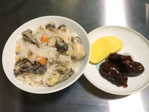 ぷっくりの身と香りが楽しめるカキご飯
