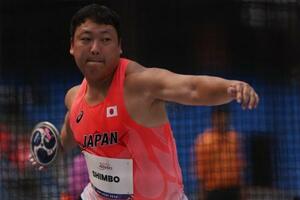 パラ陸上の世界選手権の男子円盤投げで銀メダルを獲得した新保大和=2日(ゲッティ=共同)