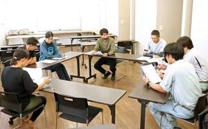 10月13日のオータムフェスタに向け、計画を練る若手農業者の会のメンバーら=刈羽村刈羽