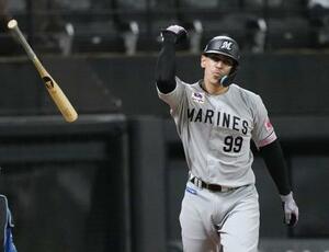 　４回、先制３ランを放ったロッテのソト＝エスコンフィールド