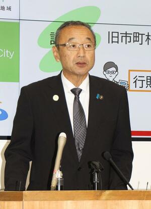 会見で宿泊税に対する考え方を示した佐渡市の渡辺竜五市長=5月15日、佐渡市役所