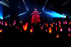 　復活単独ライブでフォーマンスを見せるＫｉｚｕｎａＡＩ（キズナアイ）＝２０２５年９月２０日、東京都新宿区