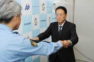 川で流されている男児を発見して救助につなげた笠井敦さん=新潟南署