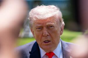 　１日、米ワシントンのホワイトハウスで記者団に話すトランプ大統領（ＡＰ＝共同）