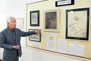 虹児作品の購入費用を新発田市に寄贈した蕗谷龍夫さん=2020年3月、同市中央町4