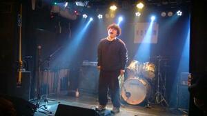 　詩を叫ぶｉｉｄａｂｉｉさん（メディア・メトル提供）