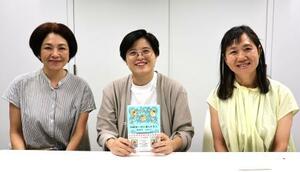 「台湾漫遊鉄道のふたり」「四維街一号に暮らす五人」の著者・楊双子さん(中央)と訳者の三浦裕子さん(左)、楊さんと対談した角田光代さん