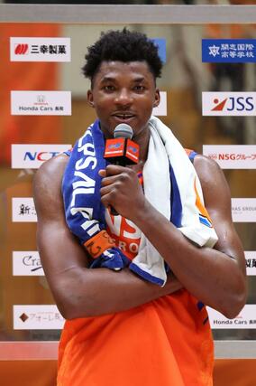 新潟-徳島 ブロックショットを8回決めたムトンボ=東総合スポーツセンター