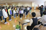 新校歌に込められた意味は…行谷小と統合の新穂小（佐渡）で「思いを聞く会」　両校児童が歌練習も