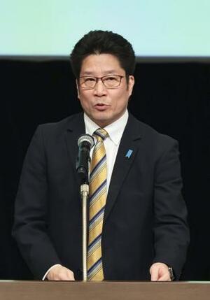 拉致問題に関するシンポジウムで横田めぐみさんの早期帰国を訴える弟の拓也さん=13日午後、東京都千代田区