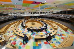 欧州連合(EU)の首脳会議=19日、ブリュッセル(AP=共同)