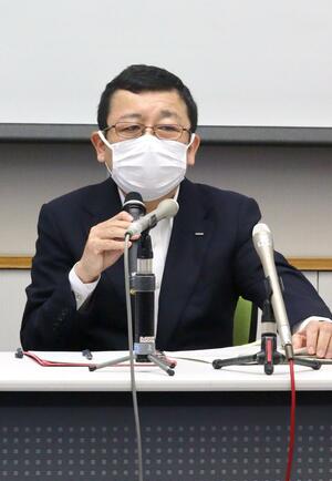 柏崎刈羽原発7号機で行ってきた検査などについて説明する稲垣武之所長=6月13日、柏崎刈羽原発