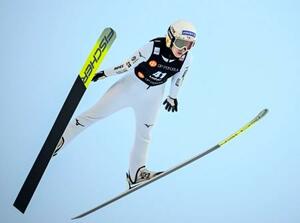 　Ｗ杯ジャンプ女子個人第２７戦で飛躍する丸山希＝ラハティ（共同）