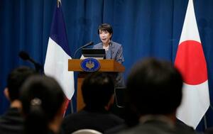 G7サミットを終え、記者会見する高市首相=17日、フランス東部アルシャン(共同)