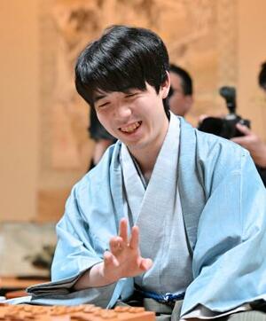 将棋の第73期王座戦5番勝負第4局で、伊藤匠叡王を破った藤井聡太王座=7日午後、神奈川県秦野市