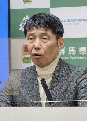 記者会見する群馬県の山本一太知事=12月4日、群馬県庁