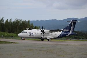 佐渡線就航に向けた調査飛行を行ったトキエアの機体＝２０２５年９月