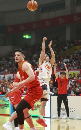 岩手－新潟　第４クオーター、シュートする樋口蒼生＝５月１８日、盛岡タカヤアリーナ