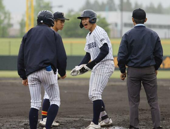 北越ー帝京長岡　北越２回、先頭打者仲川尚汰が安打を放つ＝三条市パールスタ