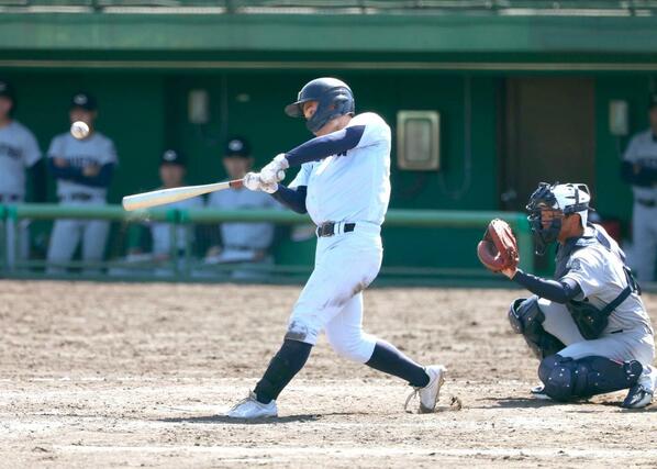中越－新潟明訓　５回新潟明訓無死一、二塁　村山蒼空が左翼席に３点本塁打を放ち１６－０＝長岡市悠久山球場