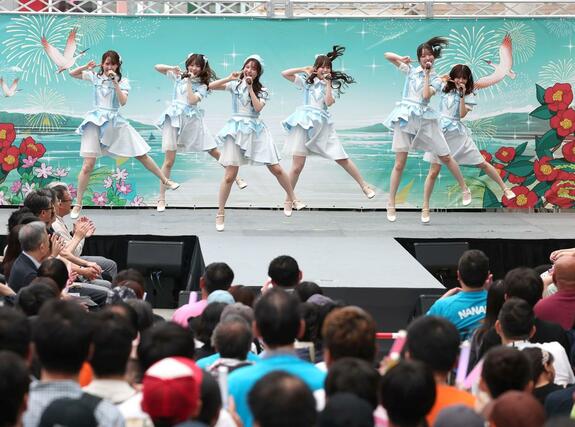 プレイベントで会場を盛り上げたＮＧＴ４８＝１４日、新潟市中央区