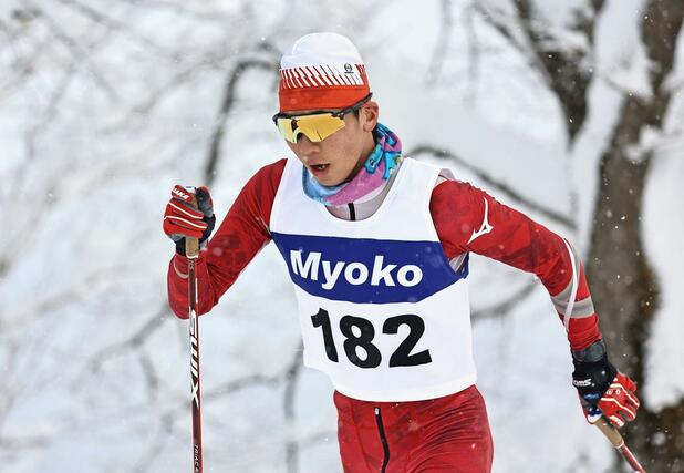 男子10キロクラシカル 優勝した岡田幸輝(十日町)=妙高市