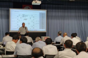 組み合わせ抽選会の様子＝長岡市