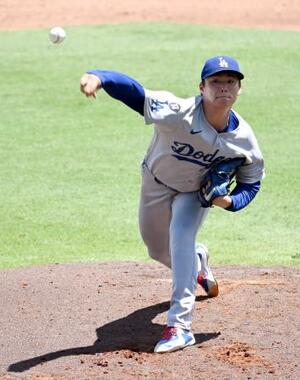 レイズ戦で10勝目を挙げたドジャースの山本由伸=3日、タンパ(AP=共同)
