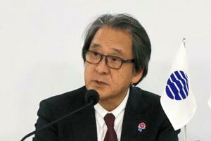 記者会見する万博協会の石毛博行事務総長=18日午後、大阪市此花区の夢洲