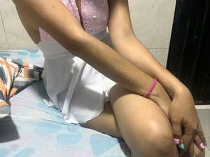 　バーで取材に応じるダニエラさん（仮名）＝１月、コロンビア・ククタ（共同）