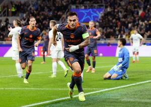 　アルマトイ戦でゴールを決めたインテル・ミラノのＬ・マルティネス＝ミラノ（ロイター＝共同）