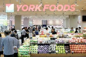 東京都内にある「ヨークフーズ」の店内=3日午前