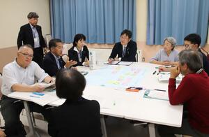 柏崎市議と市民が市政課題について議論した意見交換会=柏崎市産業文化会館