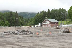 シックスセンシズ妙高が建設される妙高杉ノ原スキー場第1駐車場=5月22日、妙高市杉野沢