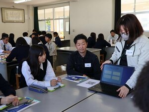 高校生に建設業の魅力を伝えた仕事講座＝上越市東城町１