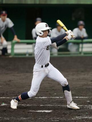 日本文理－関根学園　５回日本文理無死満塁、黒﨑蓮虎が２点適時打を放ち２－６＝長岡市悠久山