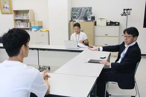 新潟信用金庫と日本政策金融公庫新潟支店、県信用保証協会が始めた創業融資相談会=新潟市中央区