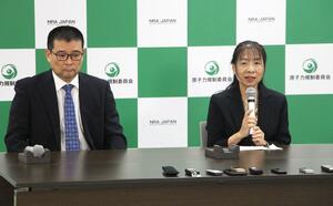 原子力規制委員会の委員就任会見で抱負を述べる神田玲子氏(右)と、新たに委員長代理に就いた杉山智之氏=19日、東京・六本木