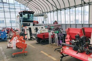農家の投資意欲が高まり、売れ行きが好調な県内の農機具販売店