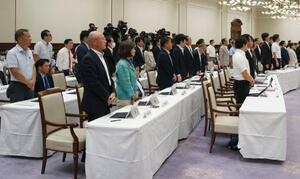 松井重樹県議の辞職願を賛成多数で許可した兵庫県議会=24日午前