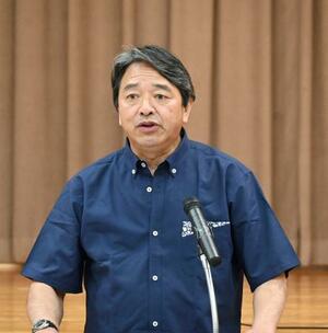 国民民主党沖縄県連大会であいさつする榛葉幹事長=23日午後、那覇市