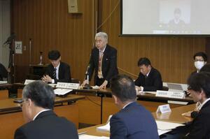 北陸新幹線敦賀延伸を生かした大糸線利用促進策を話し合った振興部会=14日、長野県大町市役所