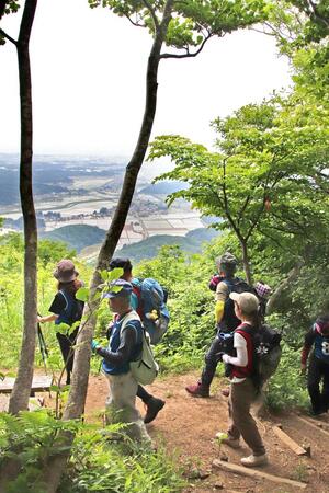 2023年5月に八石山で行われた市民ハイキング