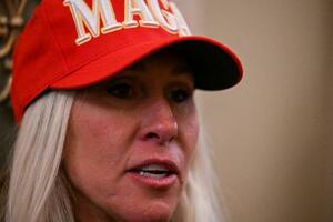 米ワシントンで報道陣に話すグリーン下院議員=1月(ロイター=共同)